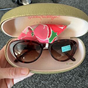 Vintage white label Lilly Pulitzer readers +250